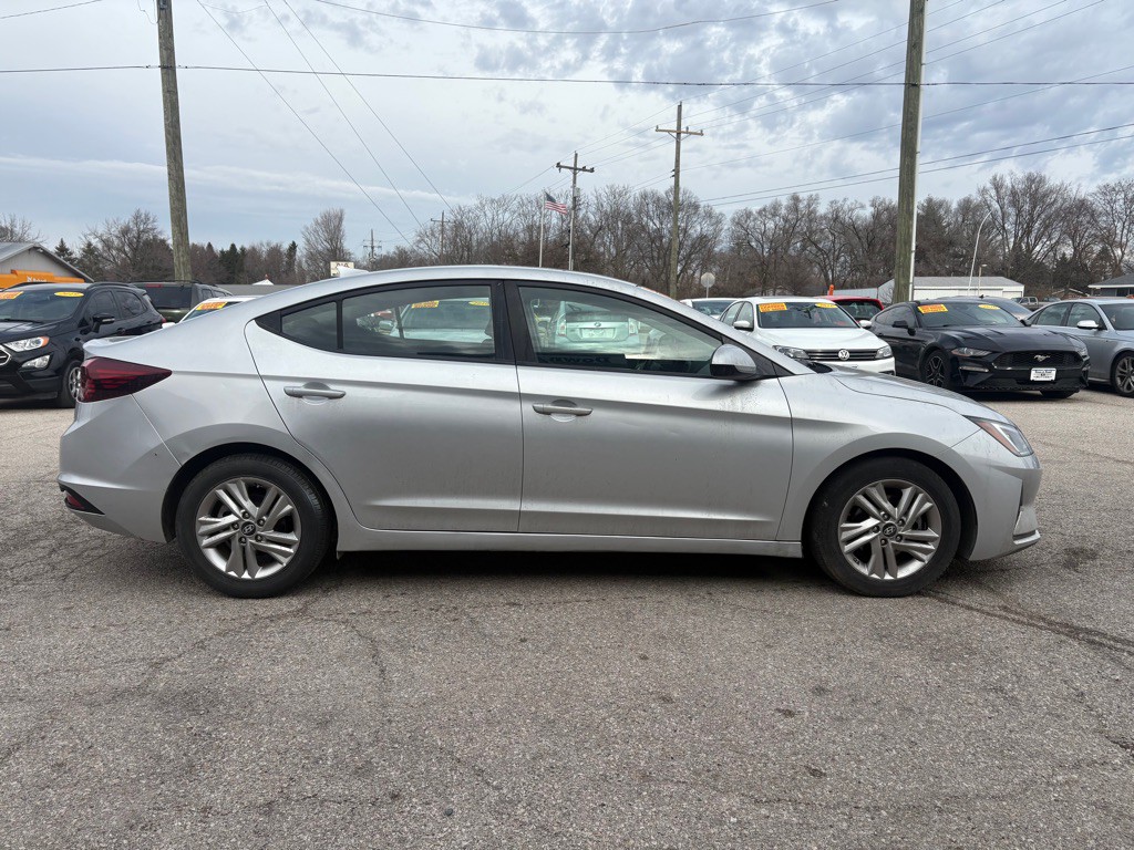 2019 Hyundai Elantra Image 3