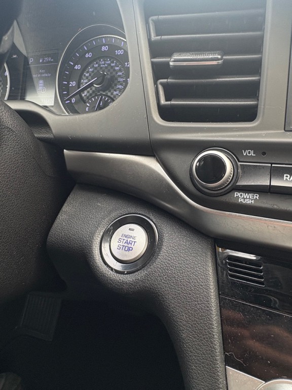 2019 Hyundai Elantra Image 16