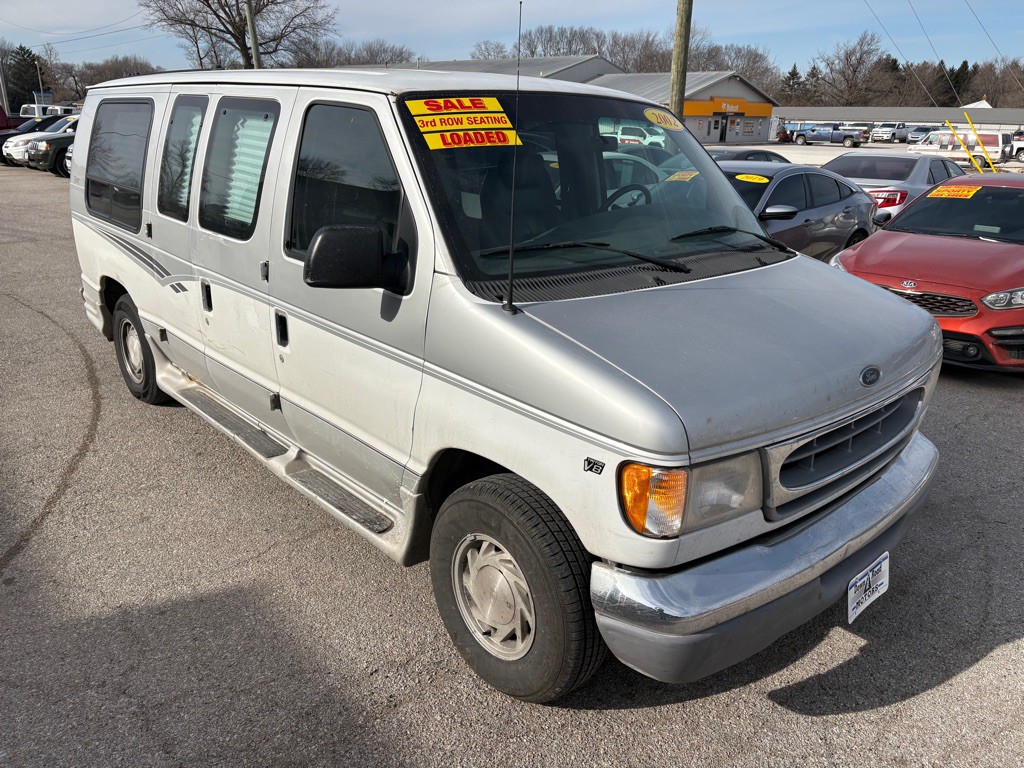 2002 Ford Econoline Image 1