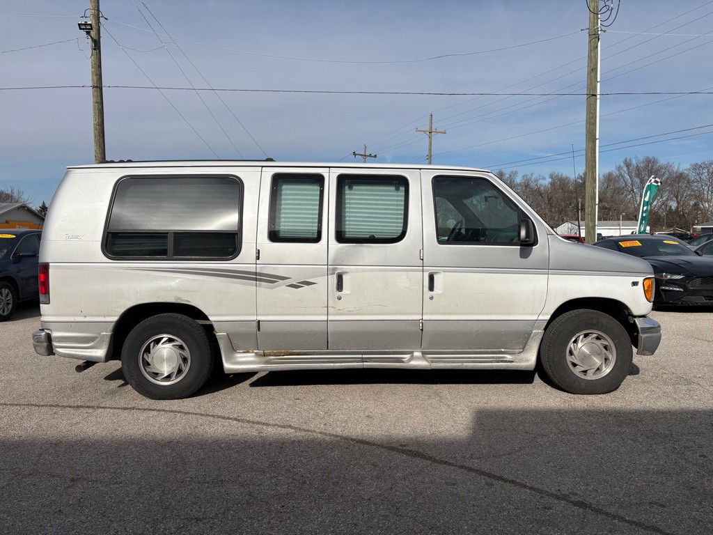 2002 Ford Econoline Image 3