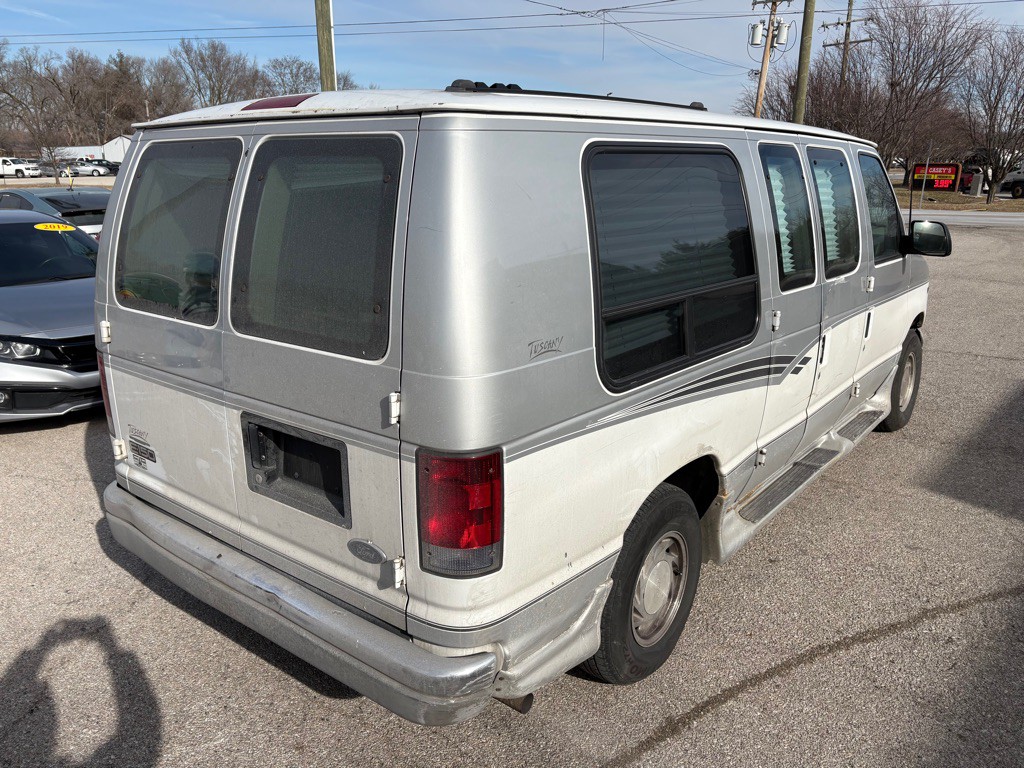 2002 Ford Econoline Image 4