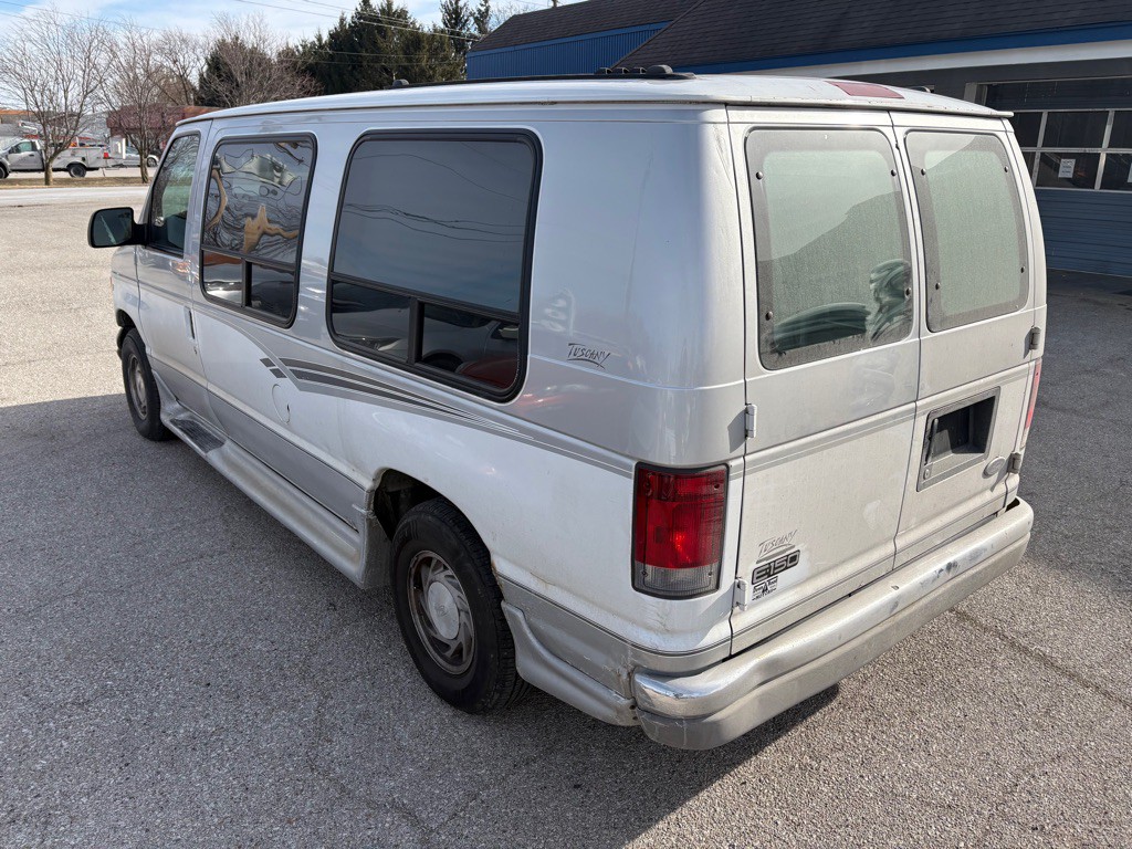 2002 Ford Econoline Image 6