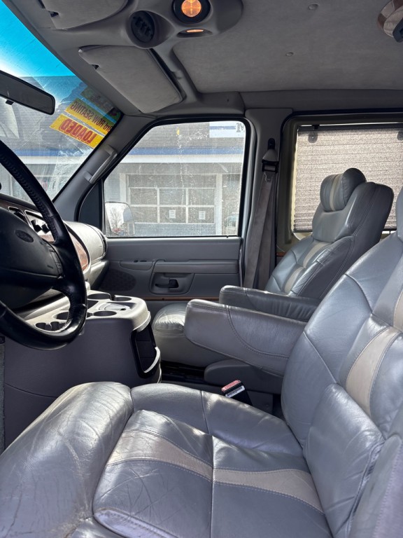 2002 Ford Econoline Image 9
