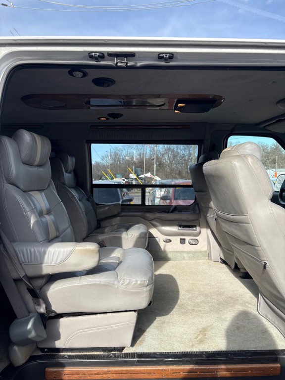 2002 Ford Econoline Image 10