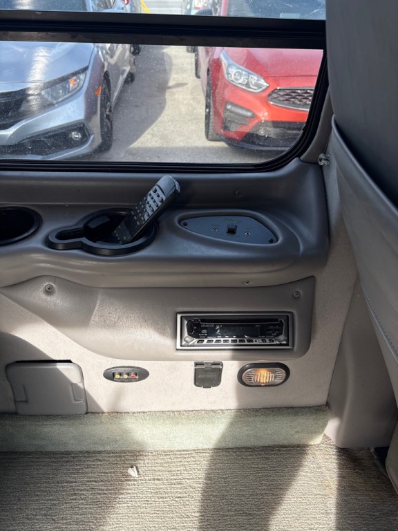 2002 Ford Econoline Image 13