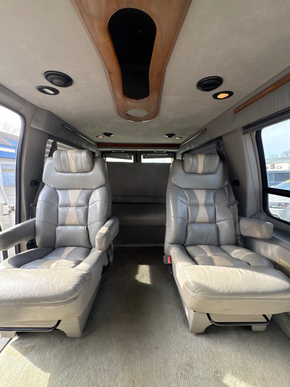 2002 Ford Econoline Image 14