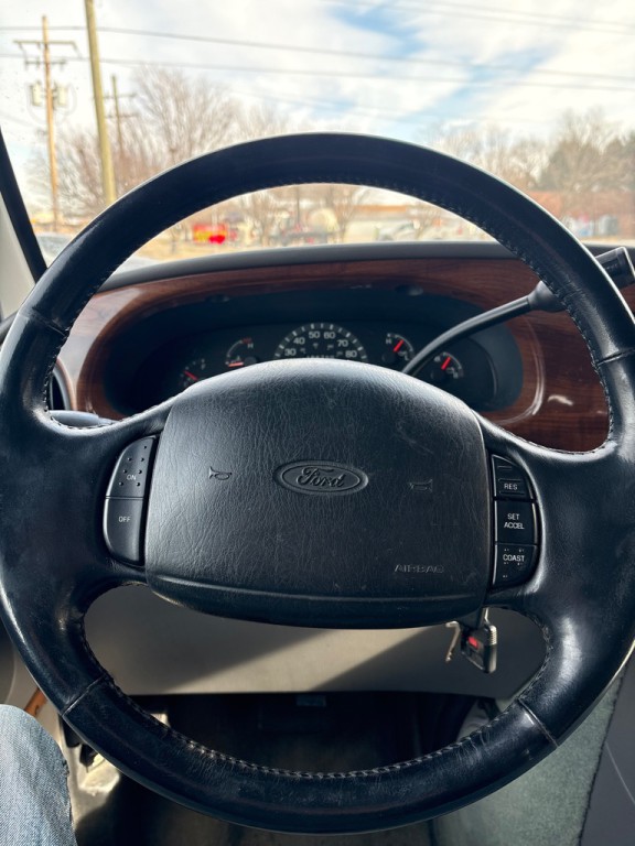 2002 Ford Econoline Image 17