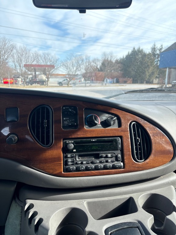 2002 Ford Econoline Image 18