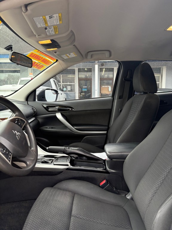 2018 Mitsubishi Eclipse Image 9