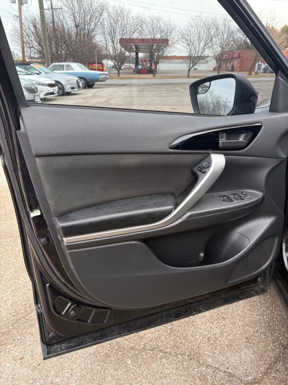 2018 Mitsubishi Eclipse Image 10