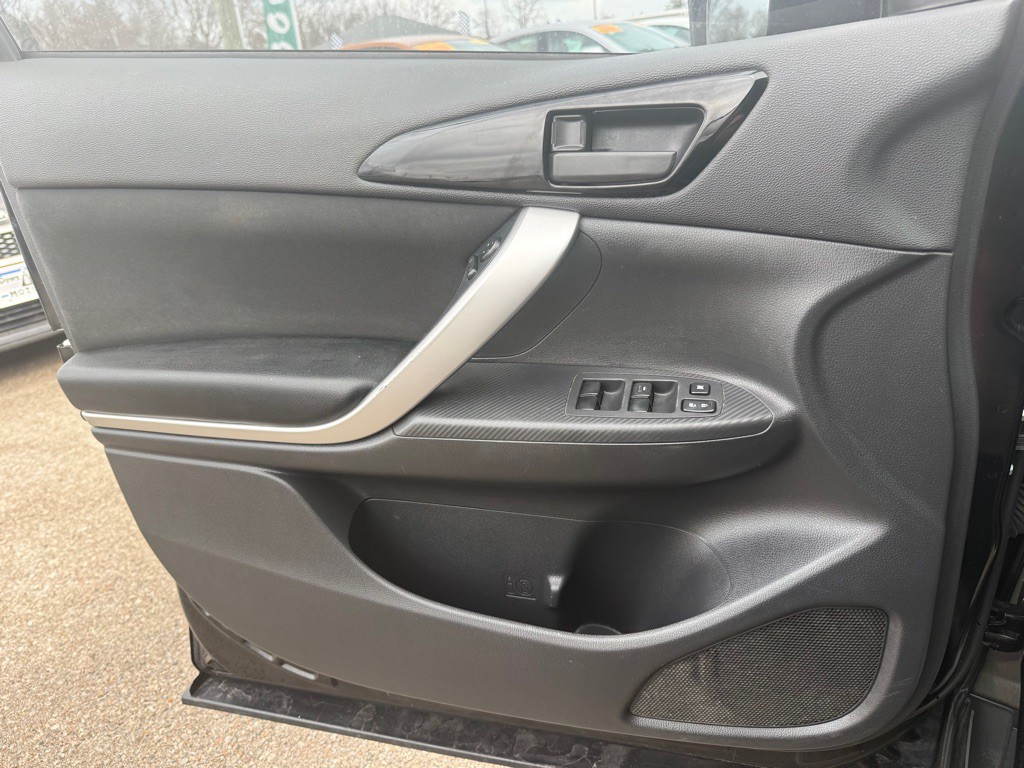 2018 Mitsubishi Eclipse Image 21