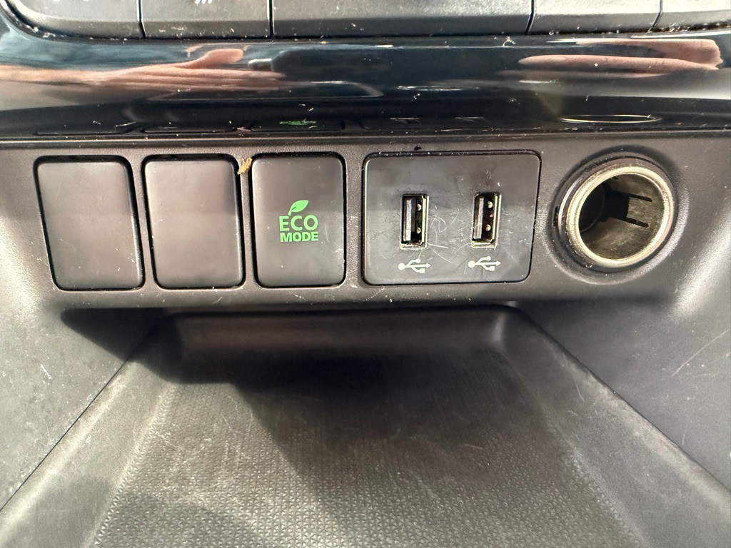 2018 Mitsubishi Eclipse Image 24