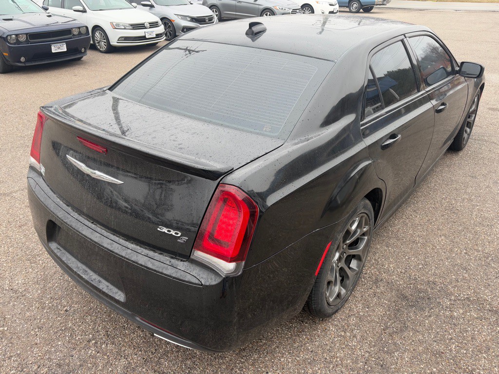 2018 Chrysler 300 Image 4