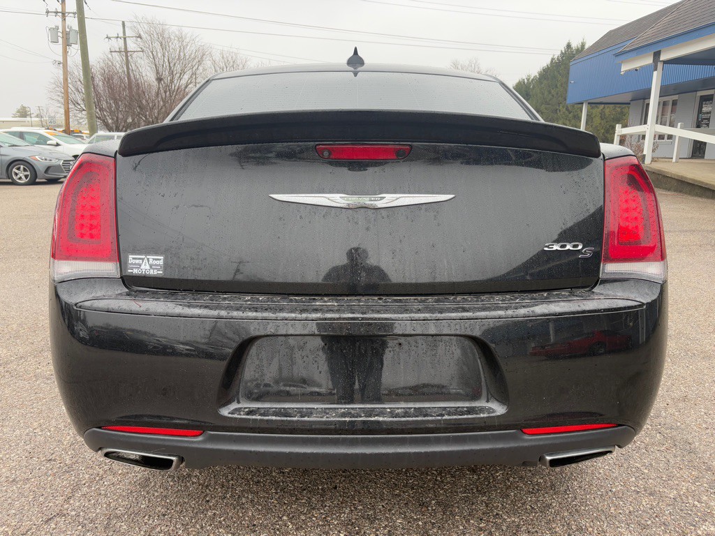 2018 Chrysler 300 Image 5