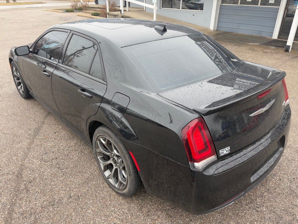 2018 Chrysler 300 Image 6