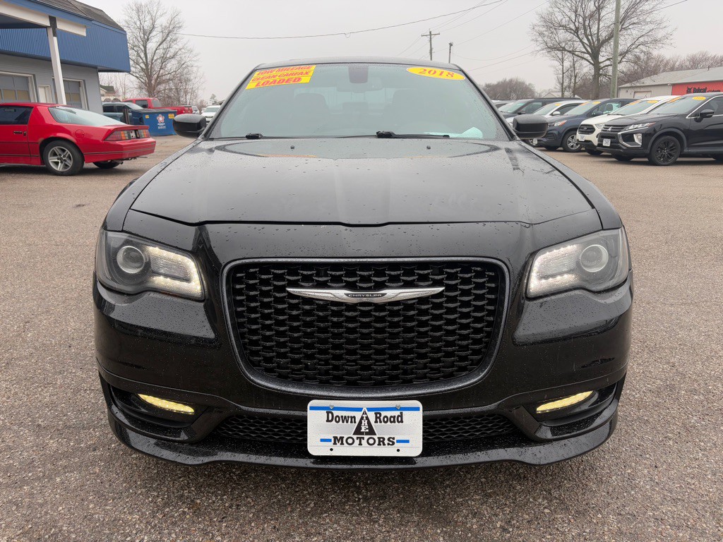 2018 Chrysler 300 Image 8