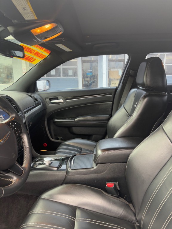 2018 Chrysler 300 Image 9