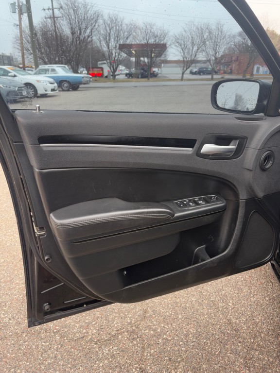 2018 Chrysler 300 Image 10