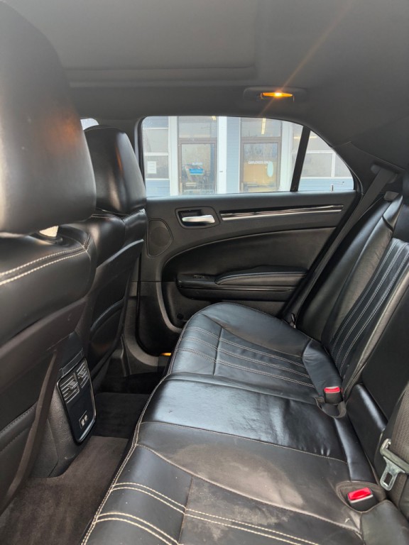 2018 Chrysler 300 Image 11