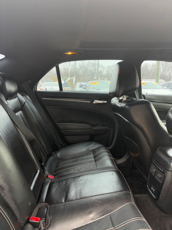 2018 Chrysler 300 Image 12