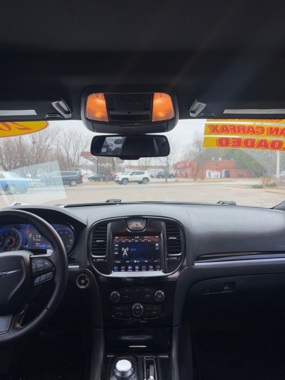 2018 Chrysler 300 Image 13