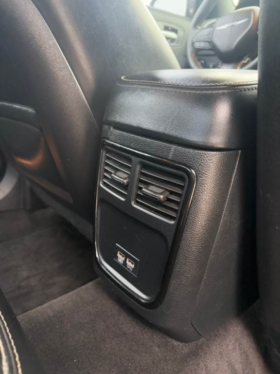 2018 Chrysler 300 Image 14