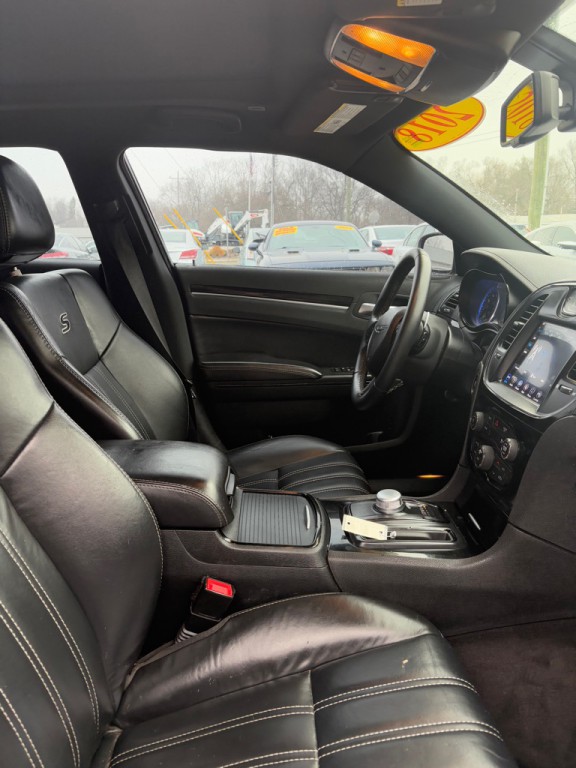 2018 Chrysler 300 Image 15