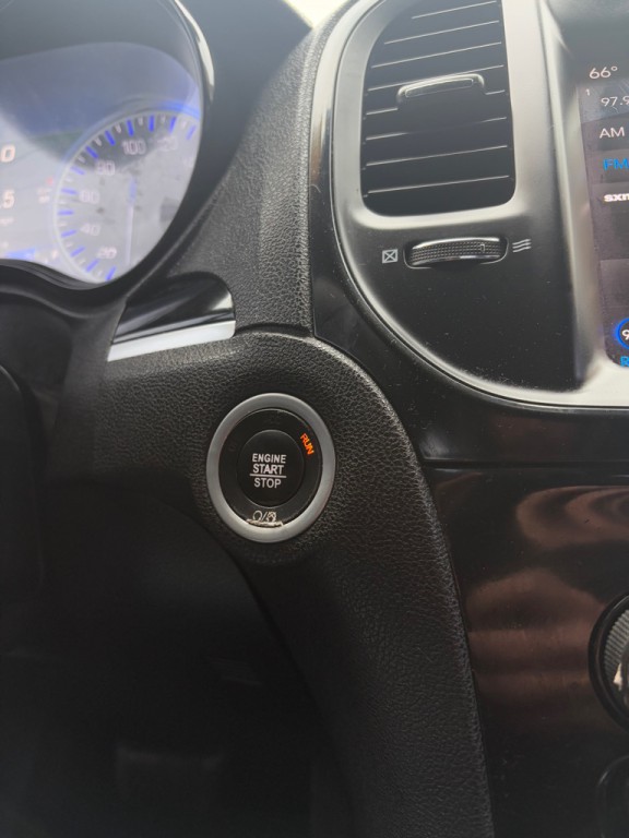 2018 Chrysler 300 Image 22