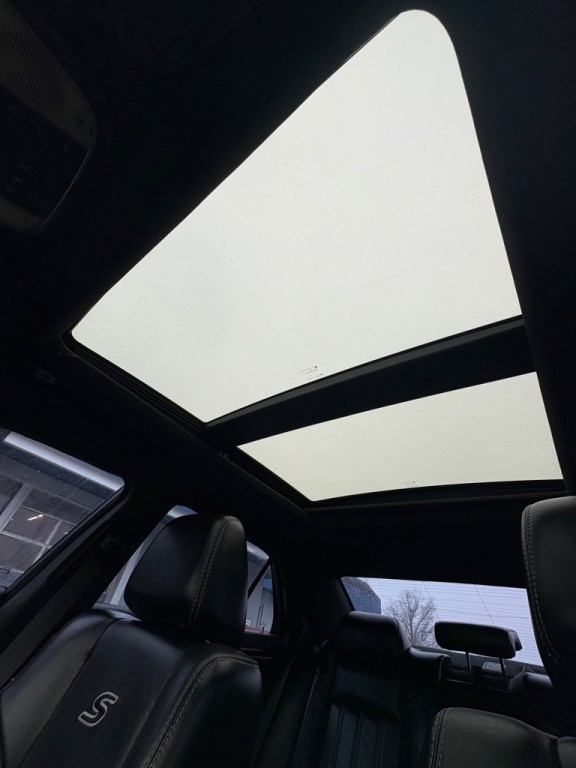 2018 Chrysler 300 Image 24