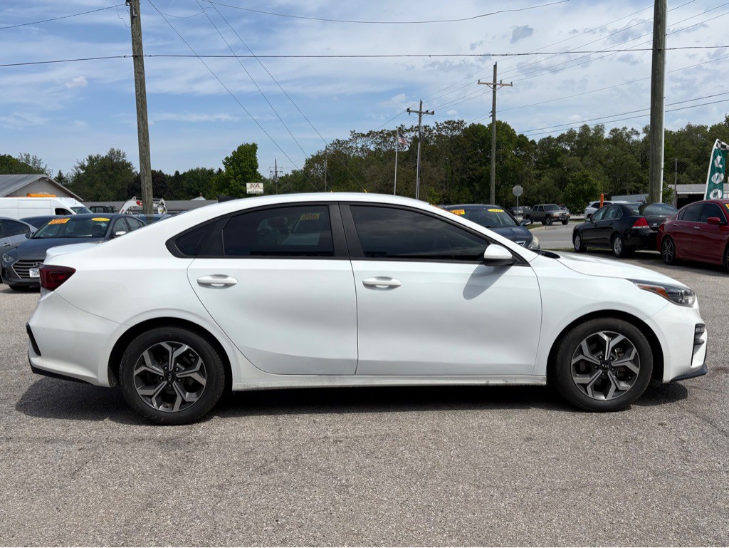 2021 Kia Forte Image 3