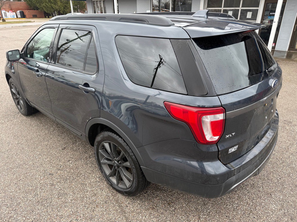 2017 Ford Explorer Image 8