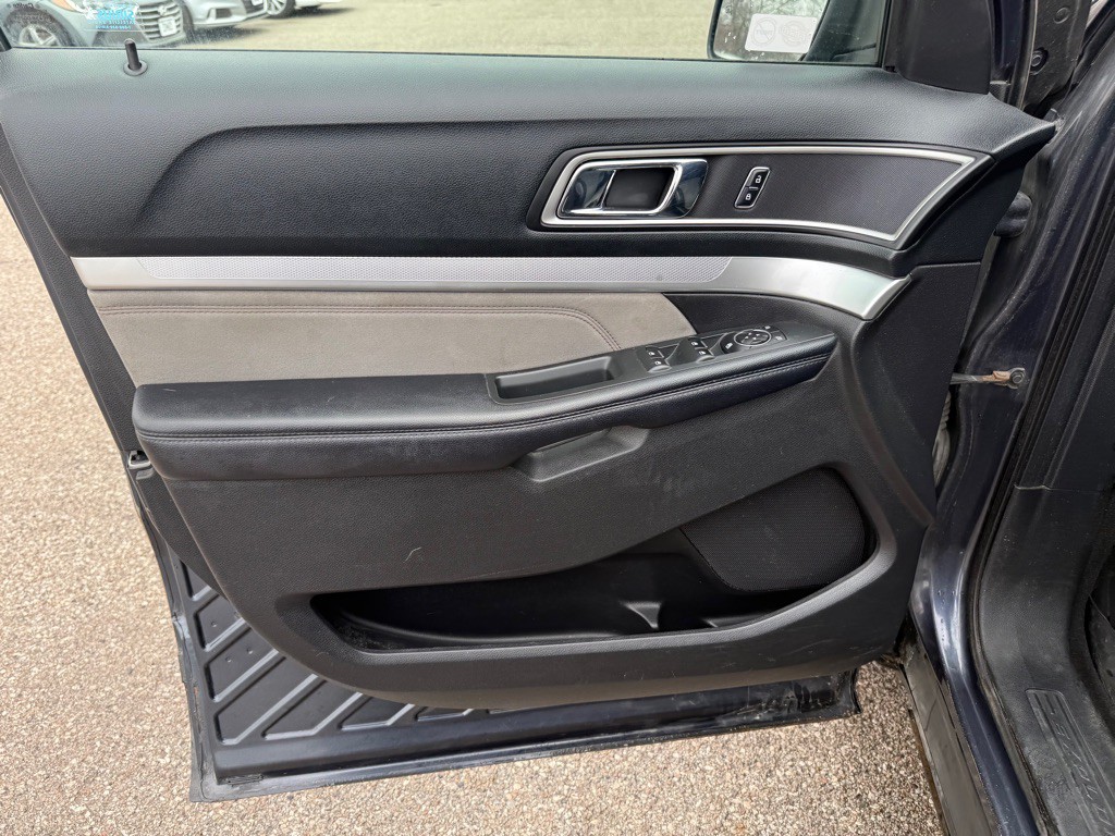 2017 Ford Explorer Image 22