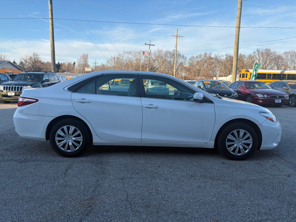2015 Toyota Camry Image 3