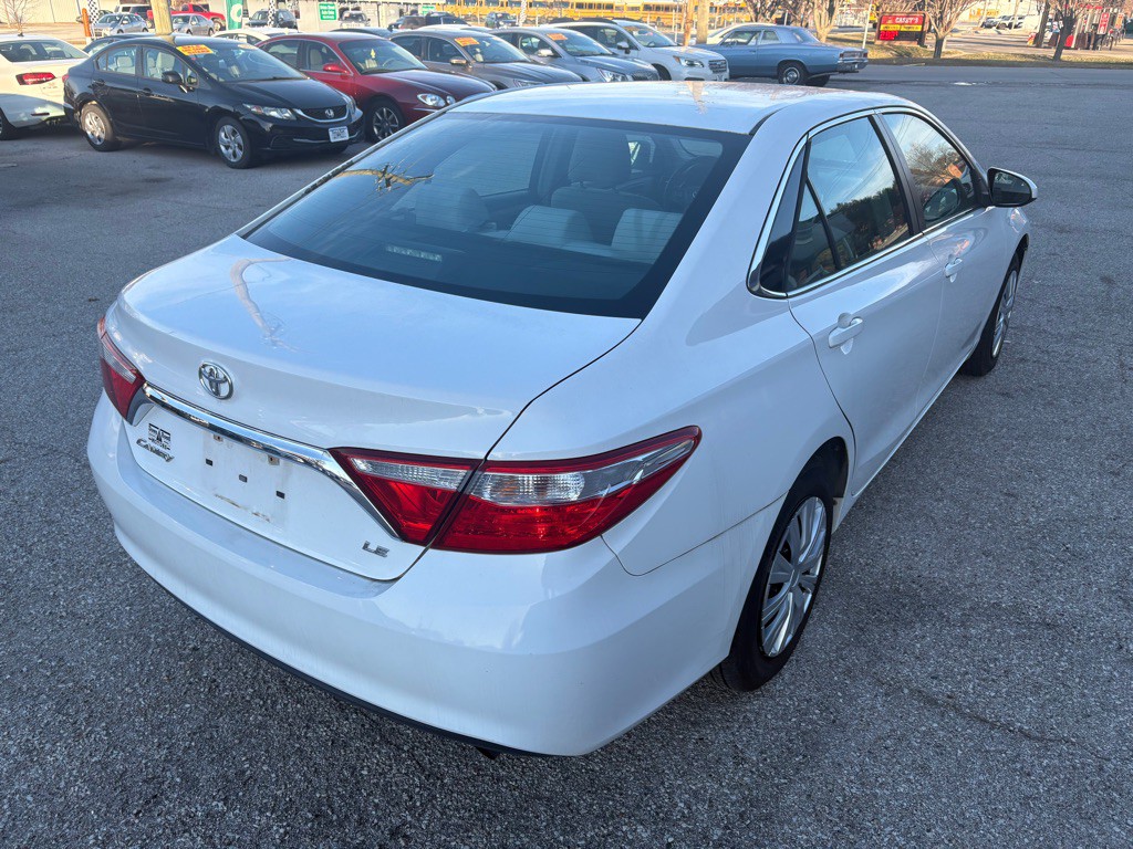 2015 Toyota Camry Image 7