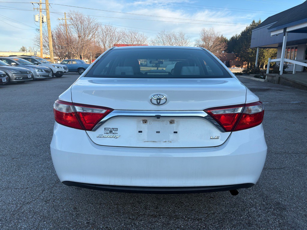 2015 Toyota Camry Image 8