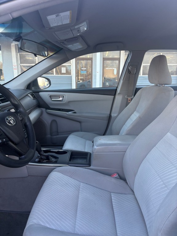 2015 Toyota Camry Image 9