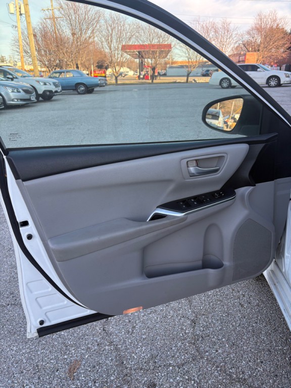 2015 Toyota Camry Image 10