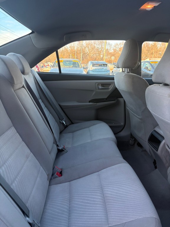 2015 Toyota Camry Image 12