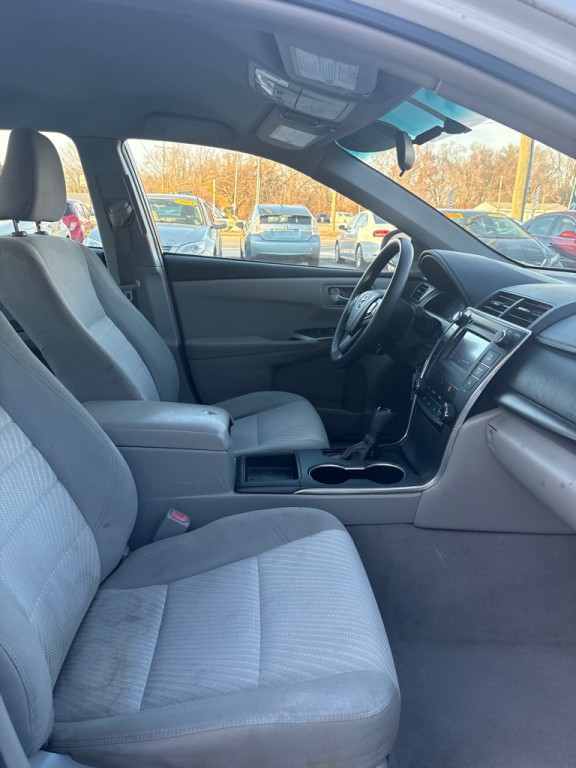 2015 Toyota Camry Image 14