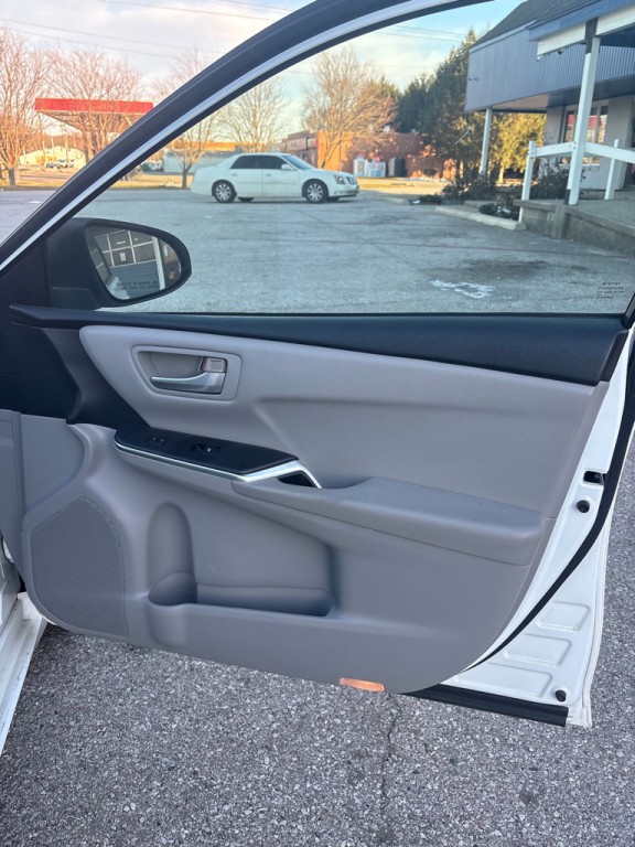 2015 Toyota Camry Image 15