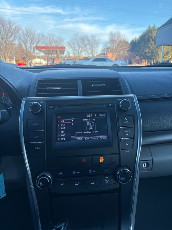 2015 Toyota Camry Image 17