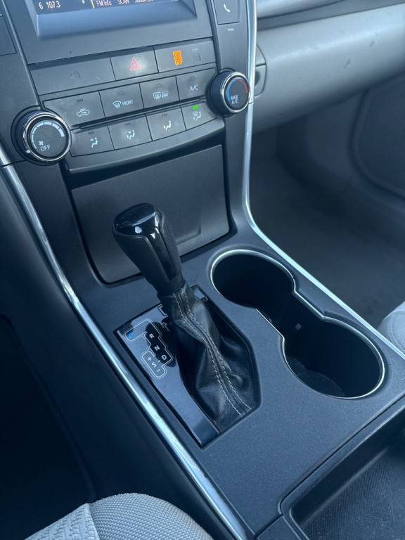 2015 Toyota Camry Image 18