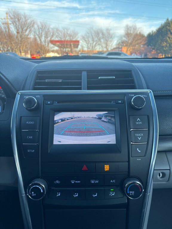 2015 Toyota Camry Image 19