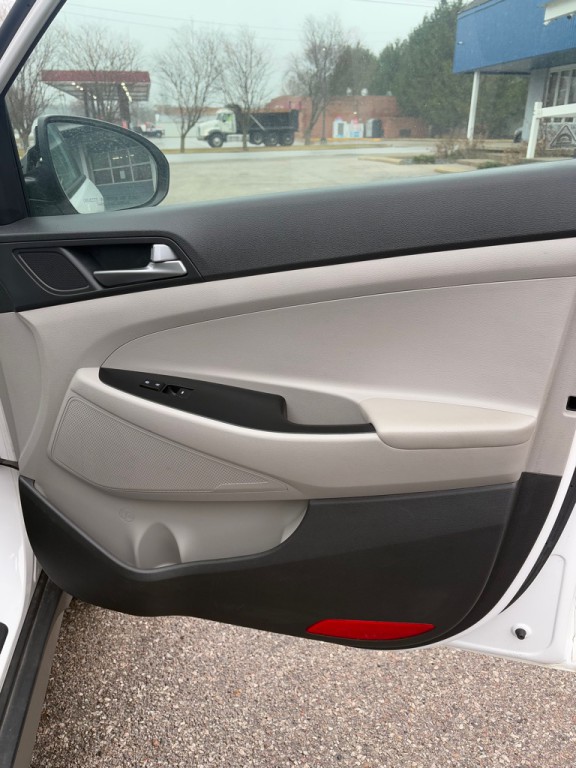 2017 Hyundai Tucson Image 16