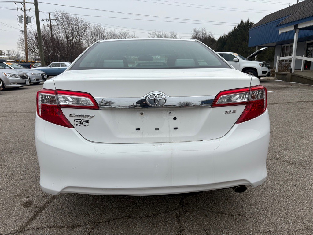 2014 Toyota Camry Image 5