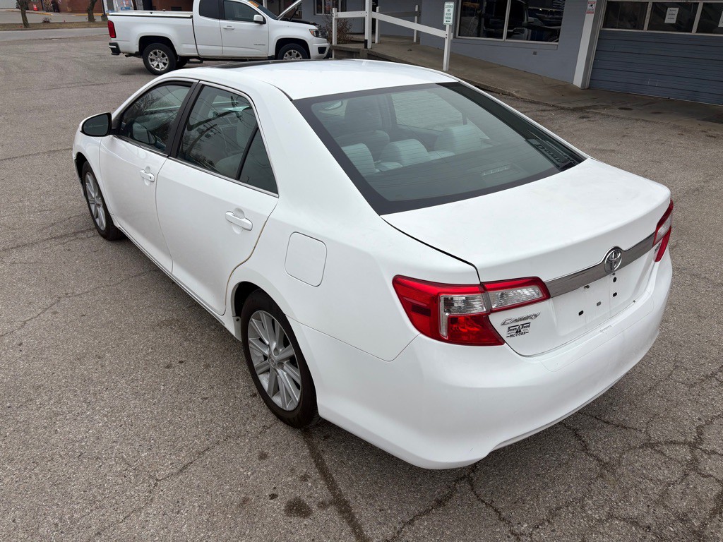2014 Toyota Camry Image 6