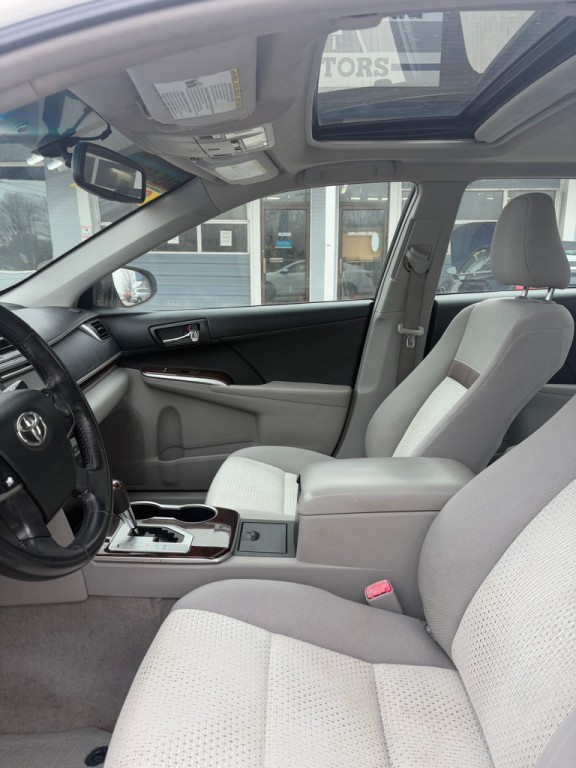 2014 Toyota Camry Image 9