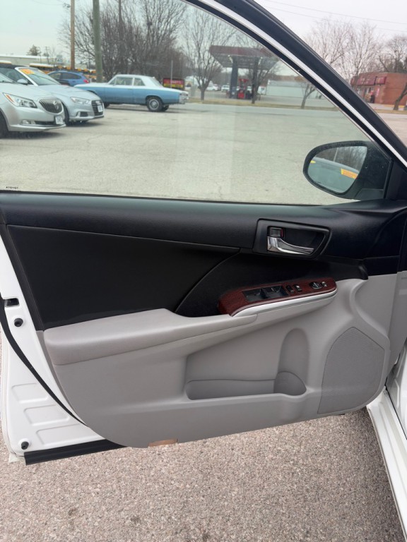 2014 Toyota Camry Image 11