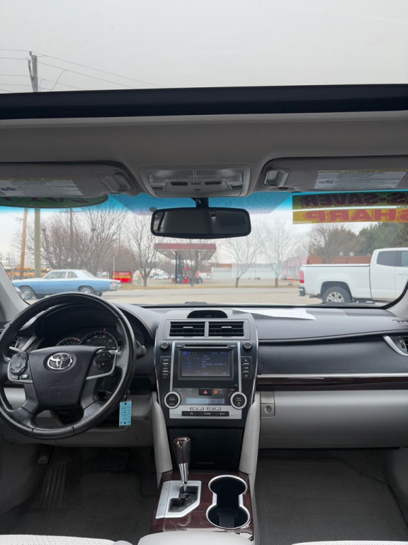 2014 Toyota Camry Image 14