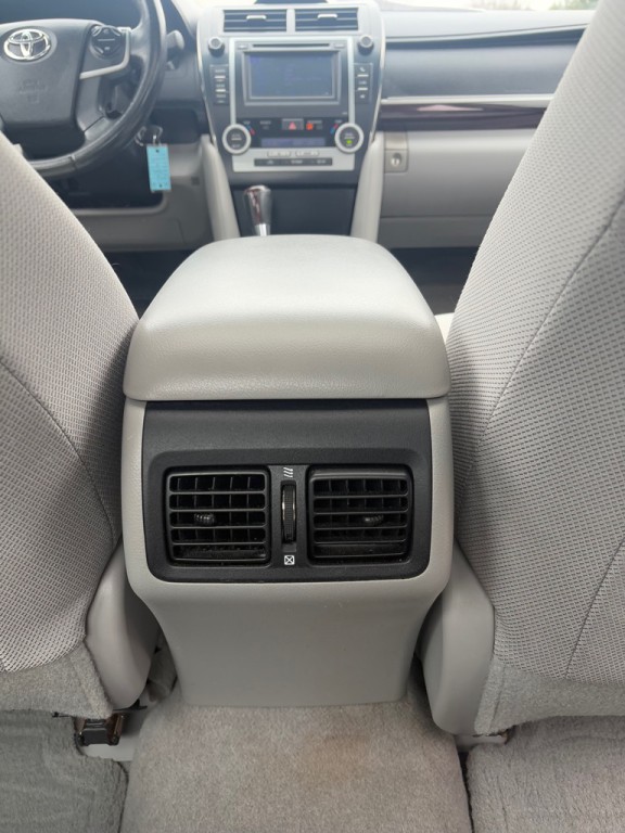 2014 Toyota Camry Image 15